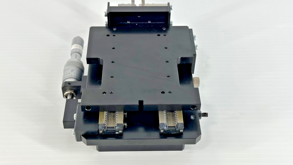 Suruga Seiki B11 100D Manual X Axis Cross Roller Precision Stage Assembly1