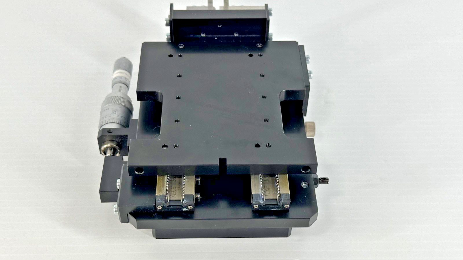 Suruga Seiki B11 100D Manual X Axis Cross Roller Precision Stage Assembly1