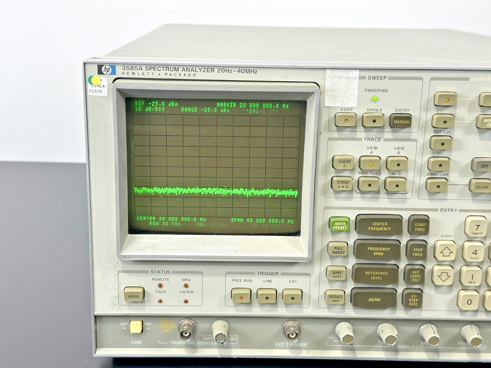 Hewlett Packard 3585A Spectrum Analyzer 20Hz 40MHz Powers On1