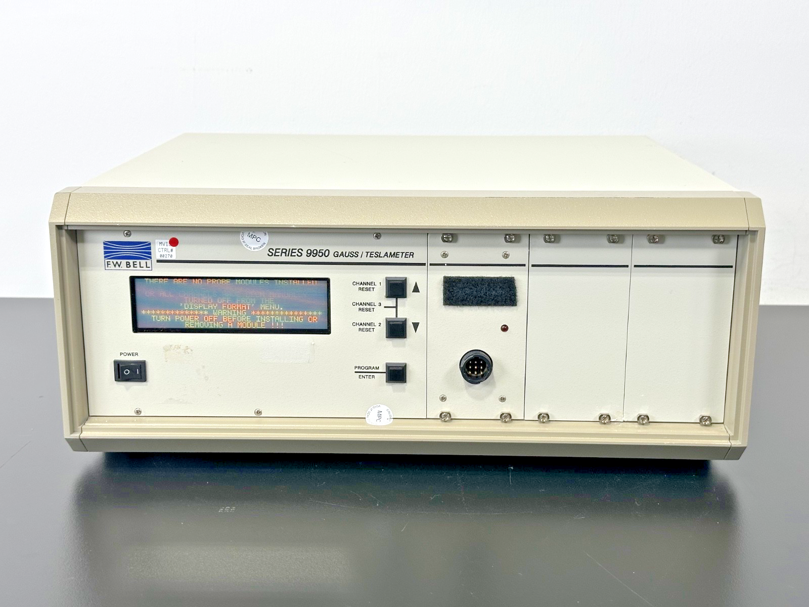 F.W. Bell 9951 Series 9950 Gauss Teslameter Powers On No Probes w/ Manual0