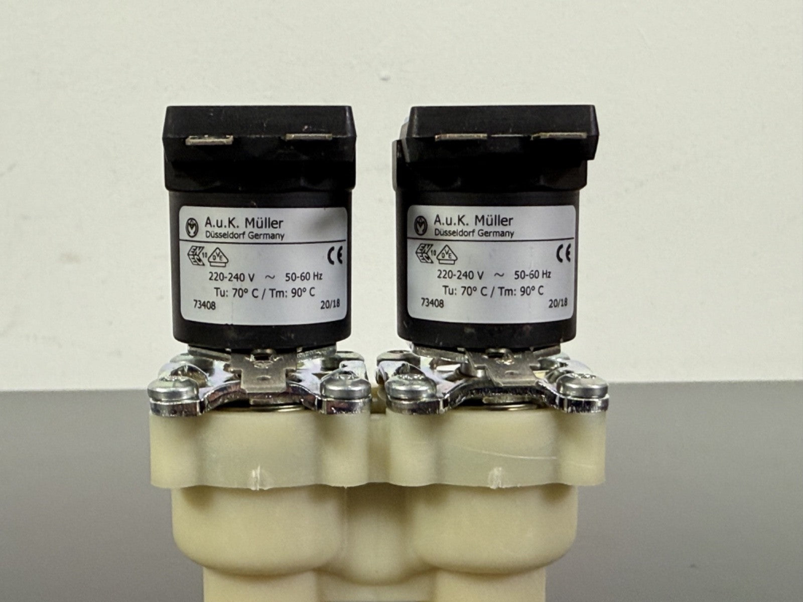 A.U.K. Müller Dual Solenoid Valve 220–240V AC 50/60Hz Twin Inlet Water Valve3