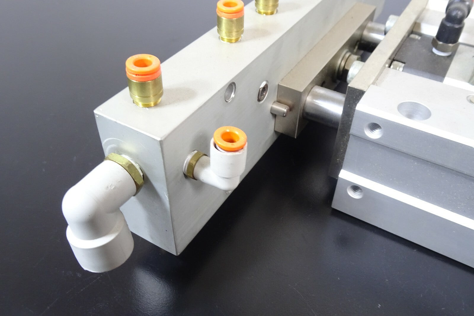 SMC MLGCLB32 100 E Fine Lock Cylinder2