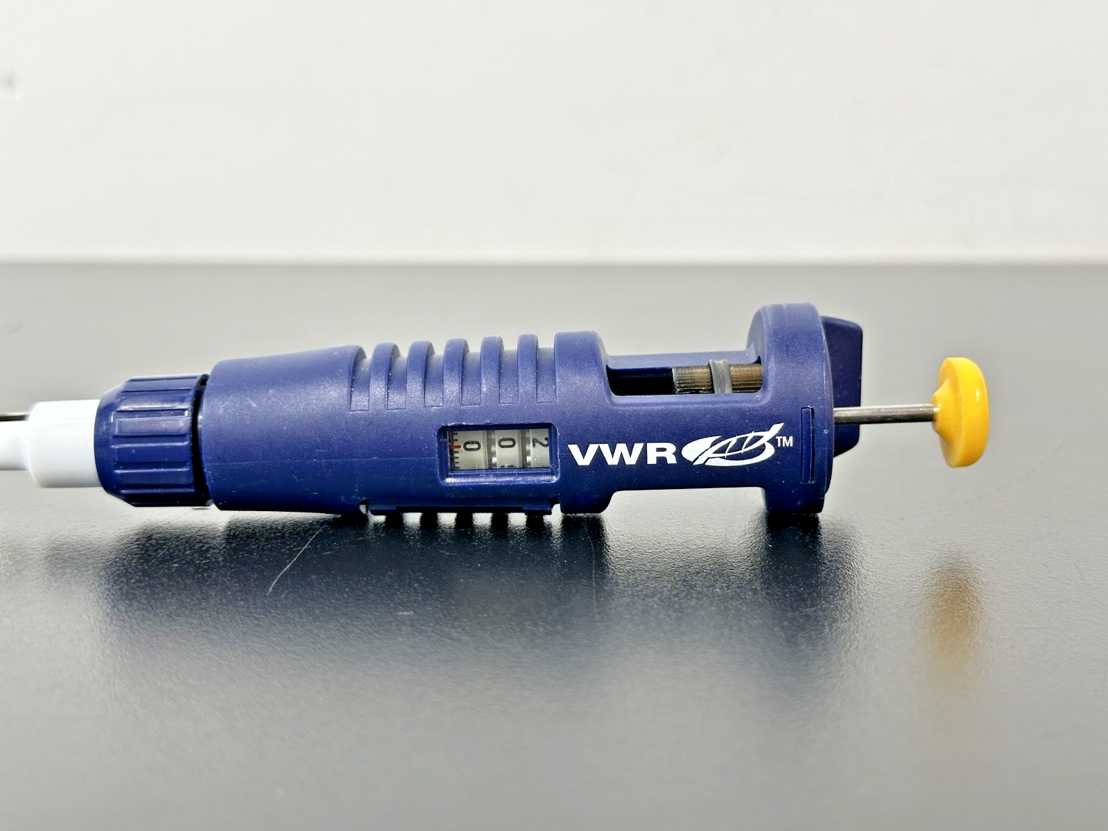 VWR 20 200 µL Adjustable Single Channel Manual Pipettor1