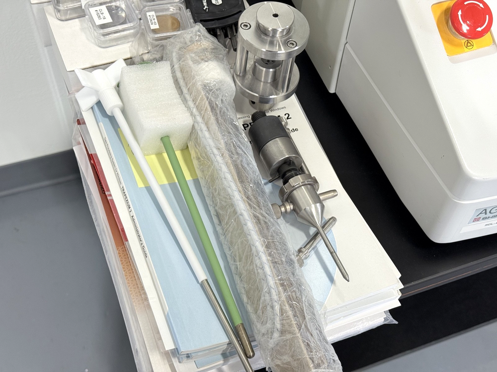 SHIMADZU AGS J 10kN Universal Testing Machine Tensiometer W/ Software & Accessor9