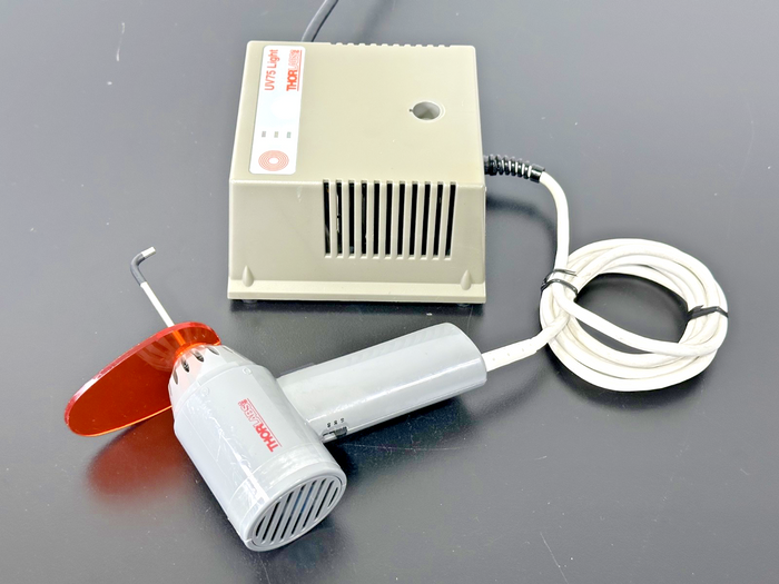 Thorlabs UV75 560 UV Curing Lamp System Handpiece Powers On Working