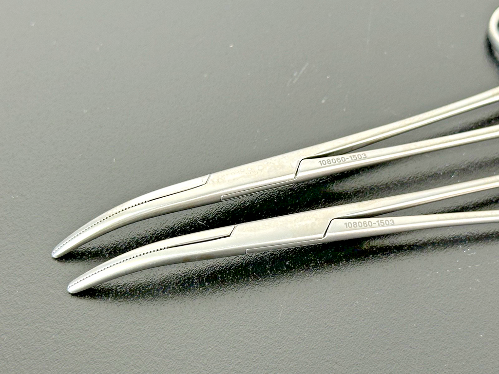 Lot of 2 Argent 43 1 442 Curved Stainless Steel Locking Forceps5