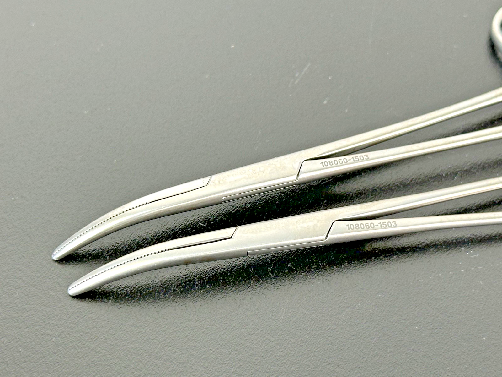 Lot of 2 Argent 43 1 442 Curved Stainless Steel Locking Forceps5
