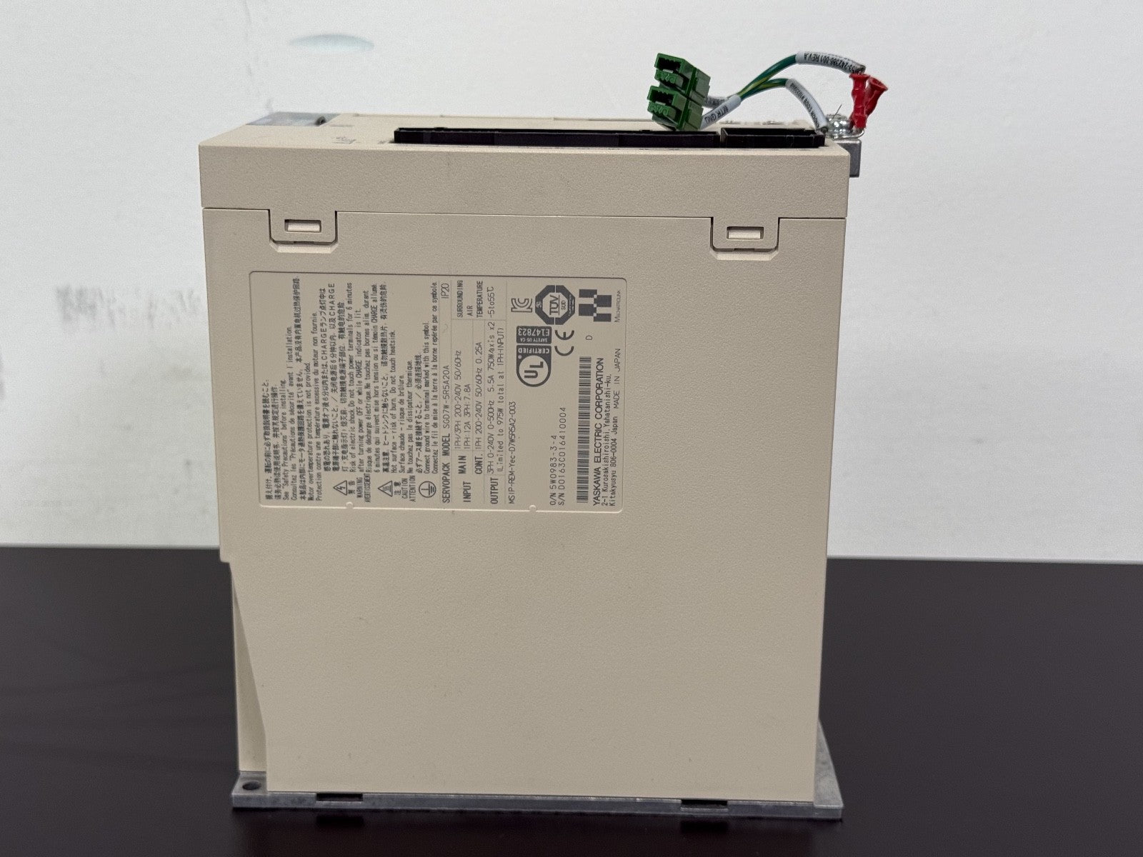 YASKAWA SGD7W 5R5A20A Servo Drive3