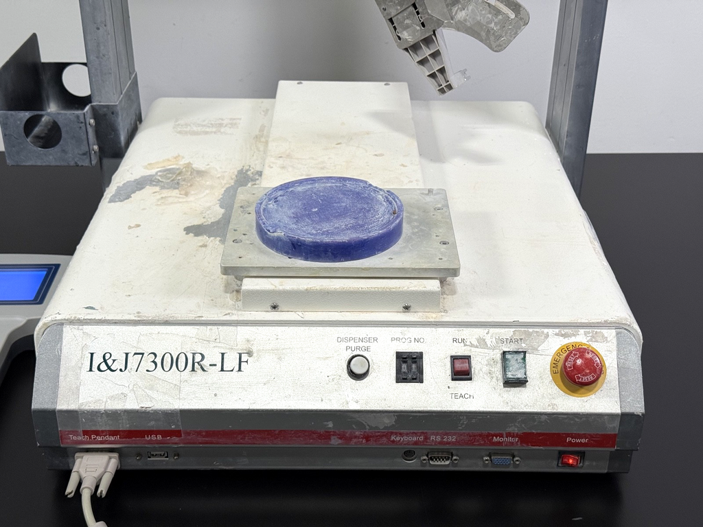 I&J Fisnar Inc IJ7300R LF Benchtop Dispensing Robot System1