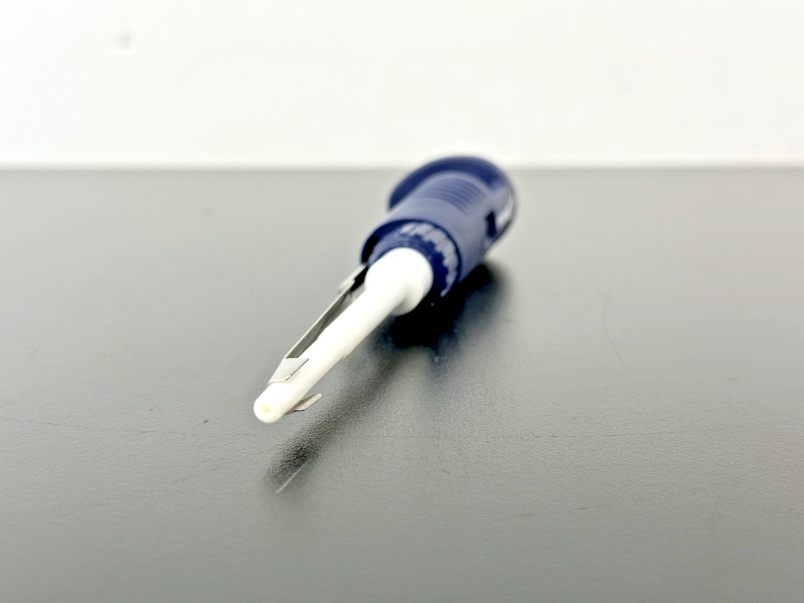 VWR 100 µL Fixed Volume Single Channel Manual Pipette2