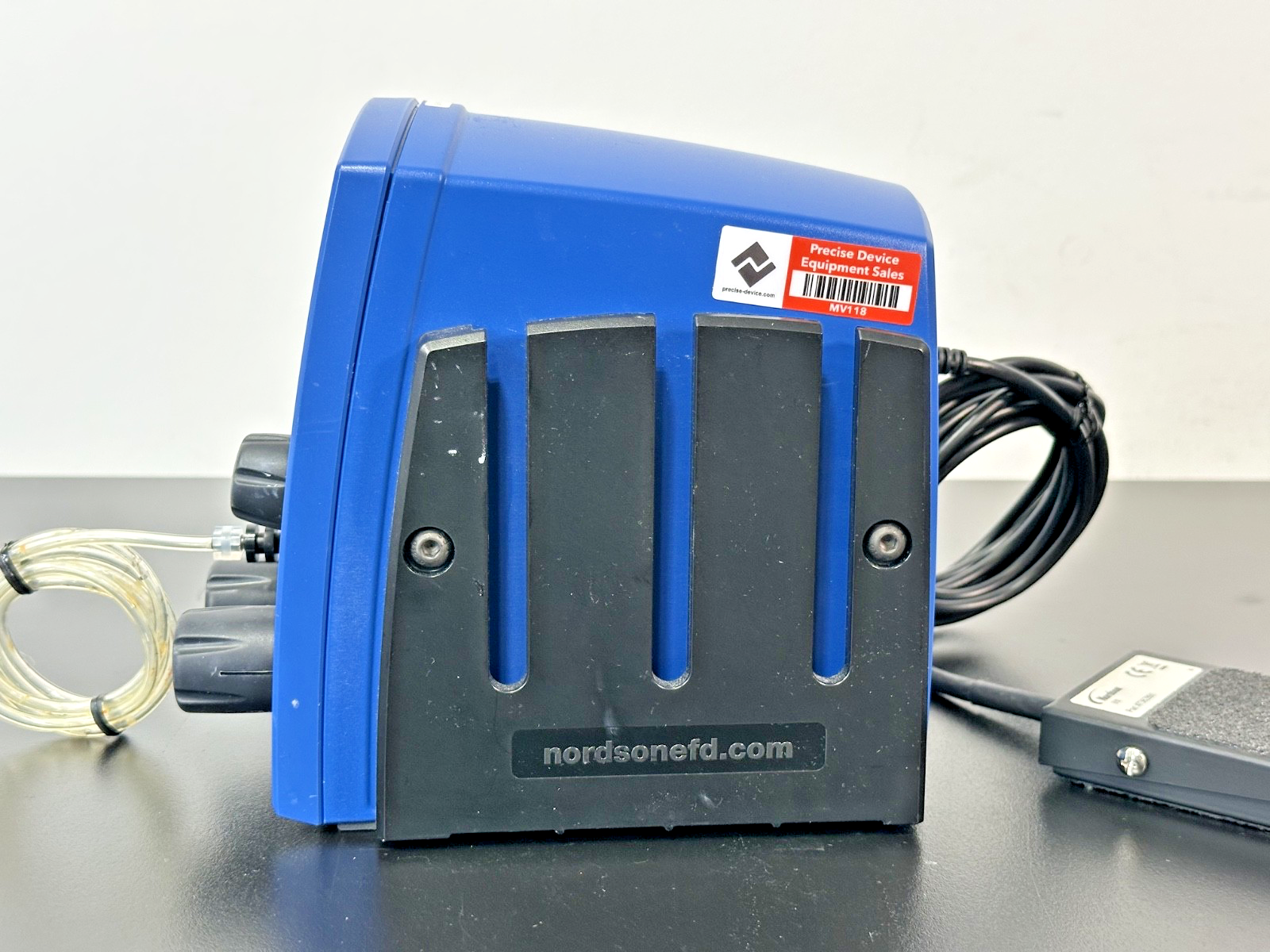 Nordson EFD Ultimus I Fluid Dispenser with Foot Pedal & Accessories Working5