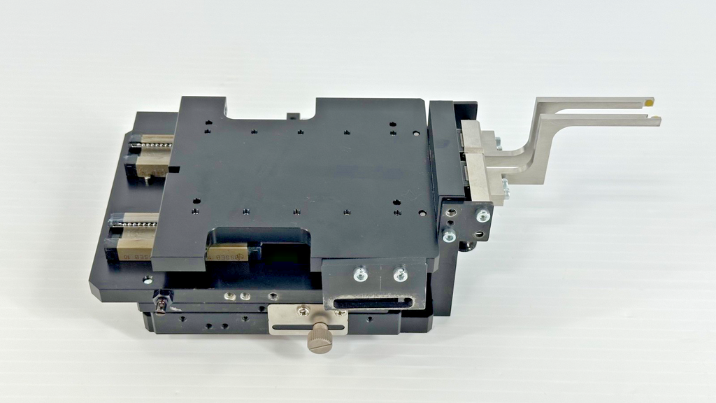 Suruga Seiki B11 100D Manual X Axis Cross Roller Precision Stage Assembly3
