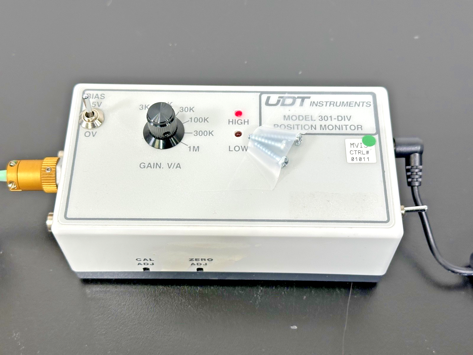UDT Instruments 301-DIV Position Monitor w/ Sensor & Power Supply Working1