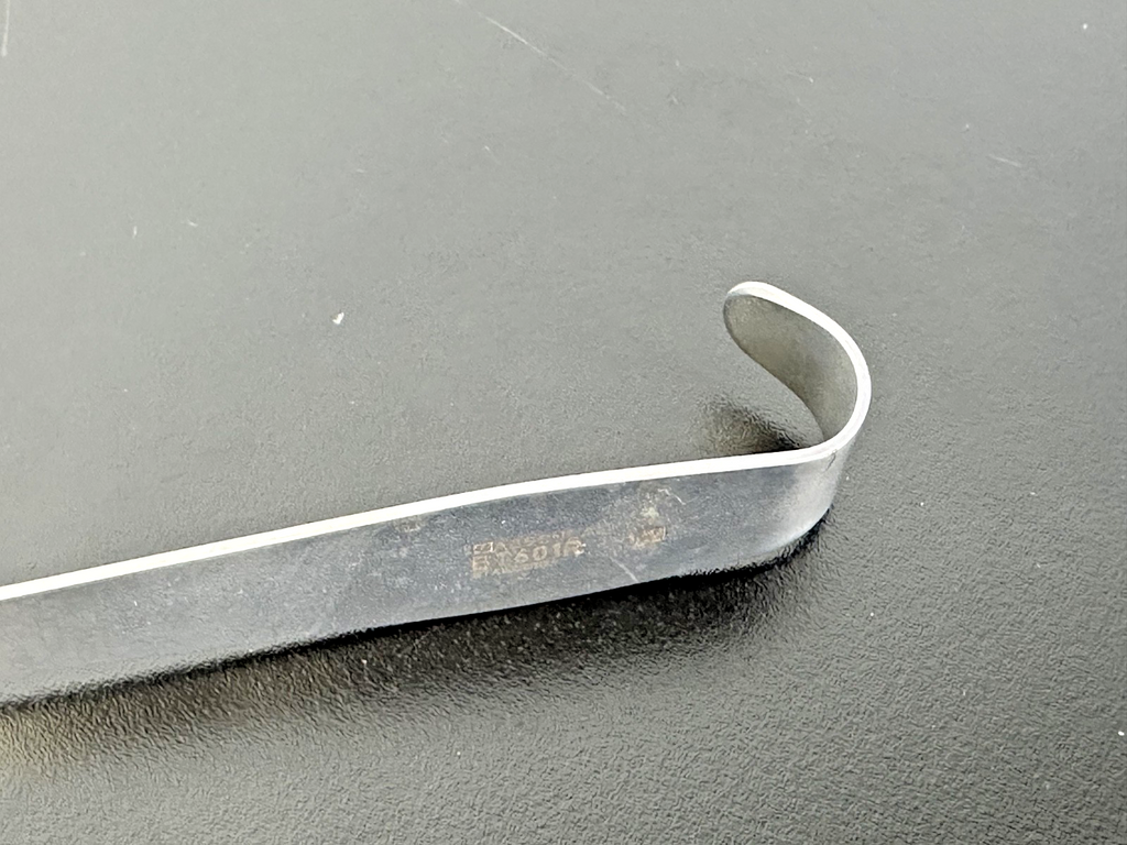 Aesculap BT601R Deaver Retractor Fig 00 8.5in 22mm Stainless Steel2