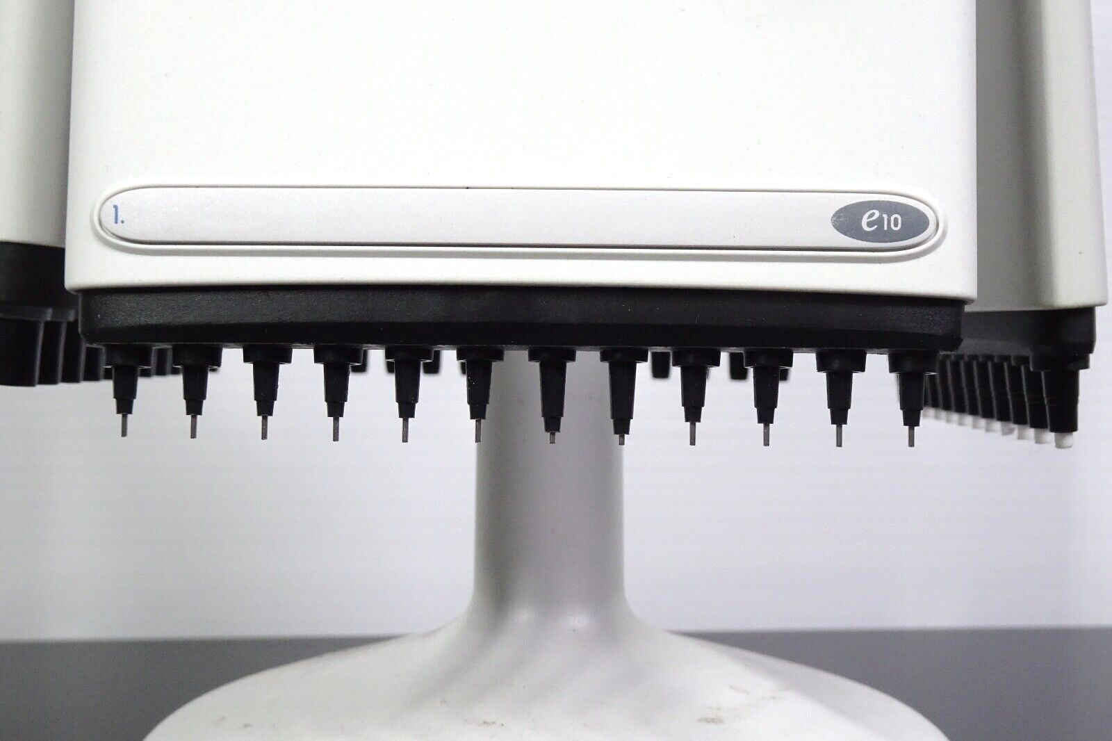 BioHit Eline e1200 | e300 | e120 | e10 12 Channel Pipette With Charging Stand7