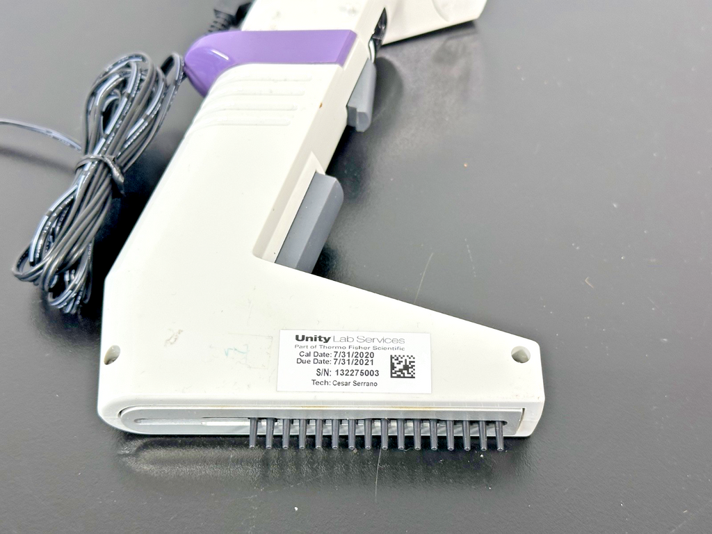 Matrix Impact2 2060 16 Channel 1 30uL Electronic Pipette w/ Charger Powers On3