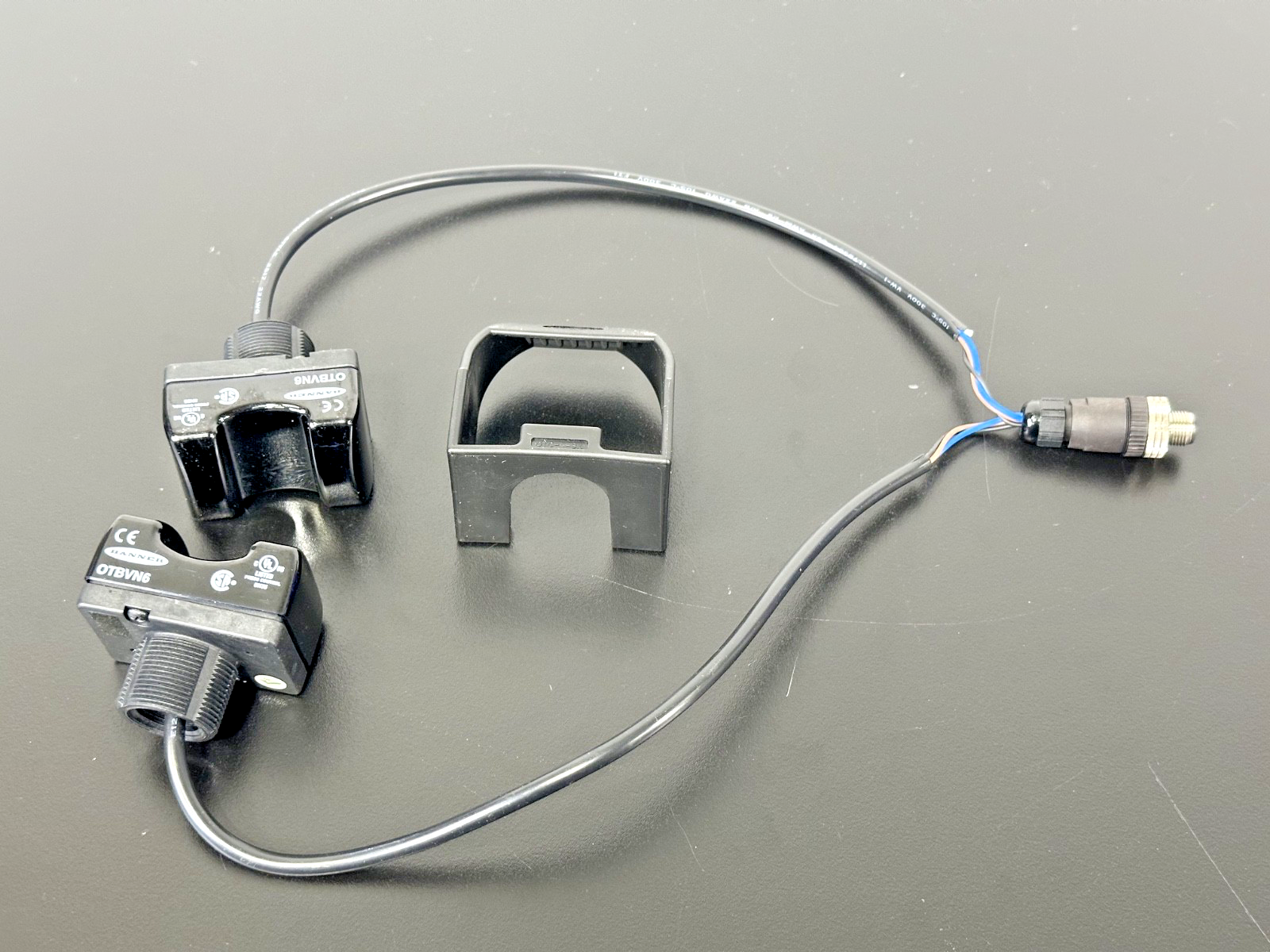 Banner OTBVN6 Opposed Mode Photoelectric Sensor Pair w/ OTC 1 BK Bracket0