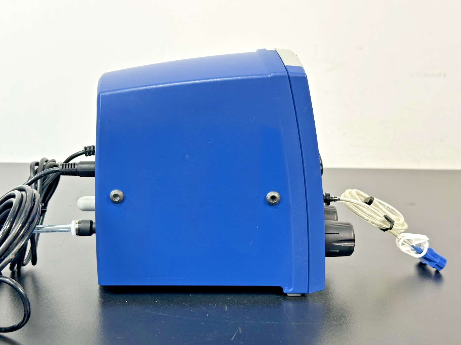 Nordson EFD Ultra 2400 Series Digital Fluid Dispenser w/ Foot Pedal Working3