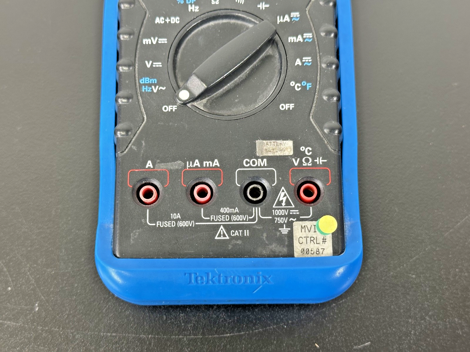 Tektronix DMM916 True RMS Handheld Digital Multimeter with Protective Holster2
