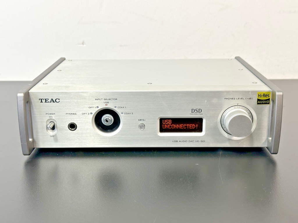 TEAC UD 501 Hi Res USB DAC DSD Headphone Amplifier Silver Working0
