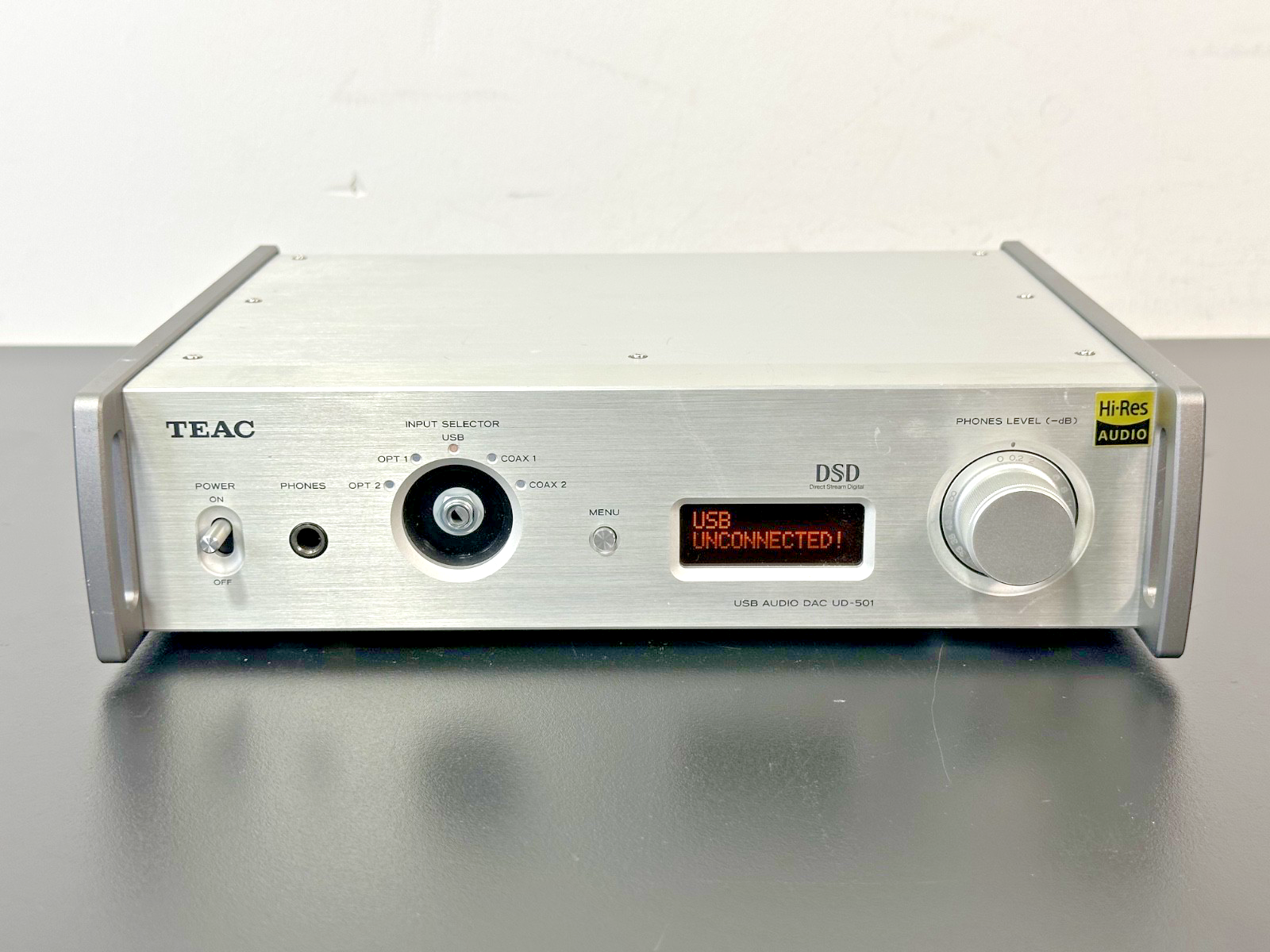TEAC UD 501 Hi Res USB DAC DSD Headphone Amplifier Silver Working0