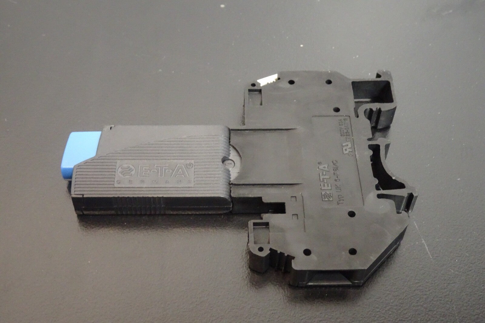 ETA UK 6 FSI/0 Terminal Block Circuit Breaker1