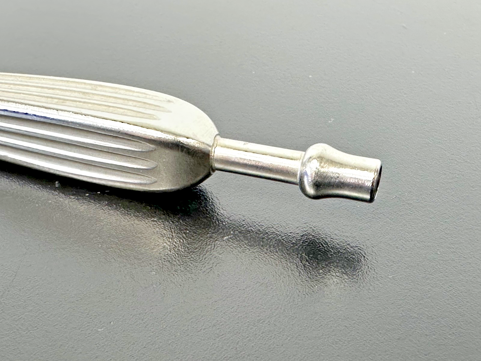 Aesculap MD611 18GA Stainless Steel Curved Cannula Instrument2