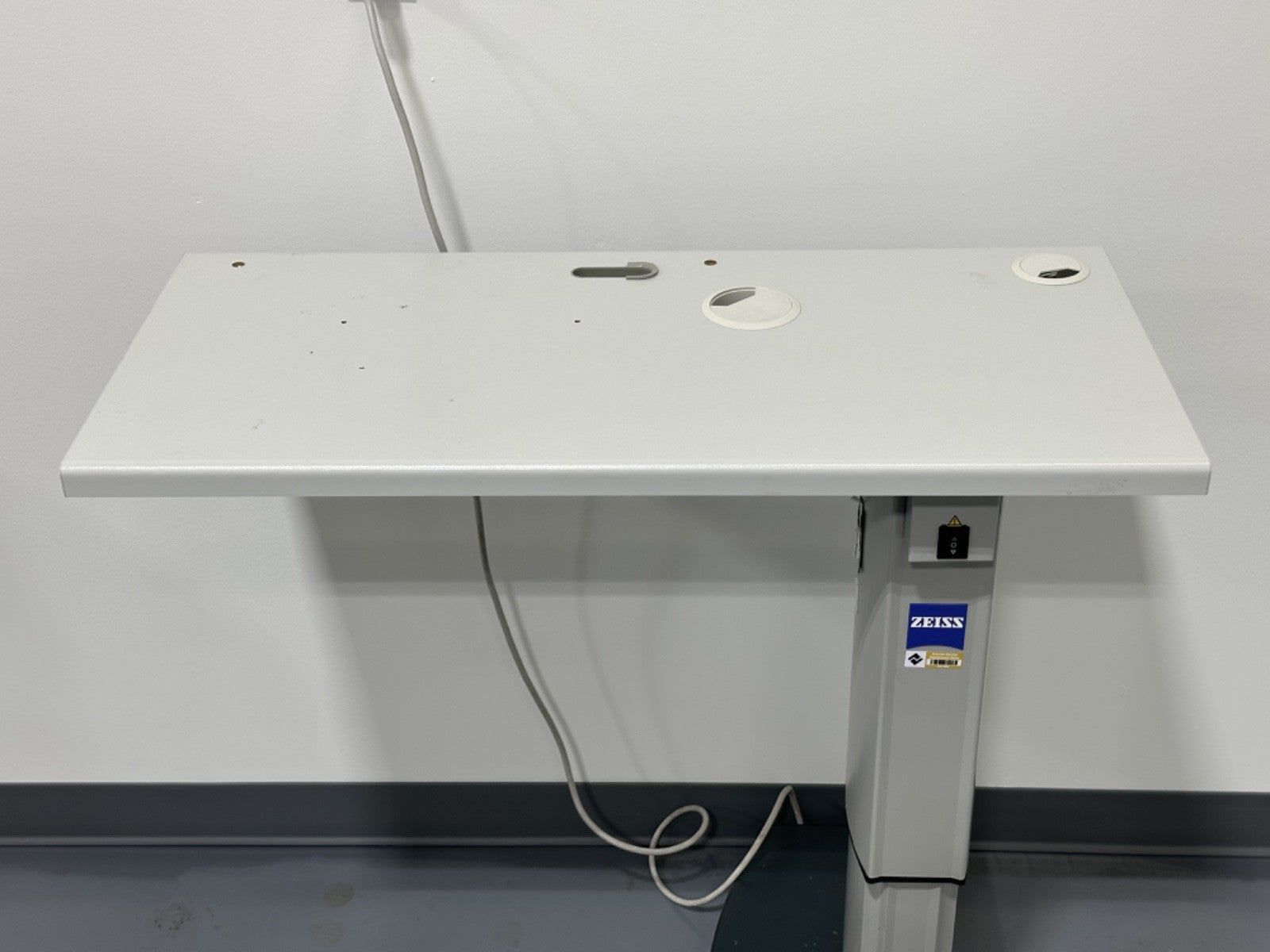 ZEISS 1066 297 Motorized Height Adjustable Equipment Table Workstation1
