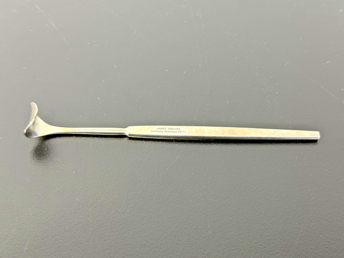 Jarit 350 152 Desmarres Lid Retractor Size 3 16mm Stainless Germany