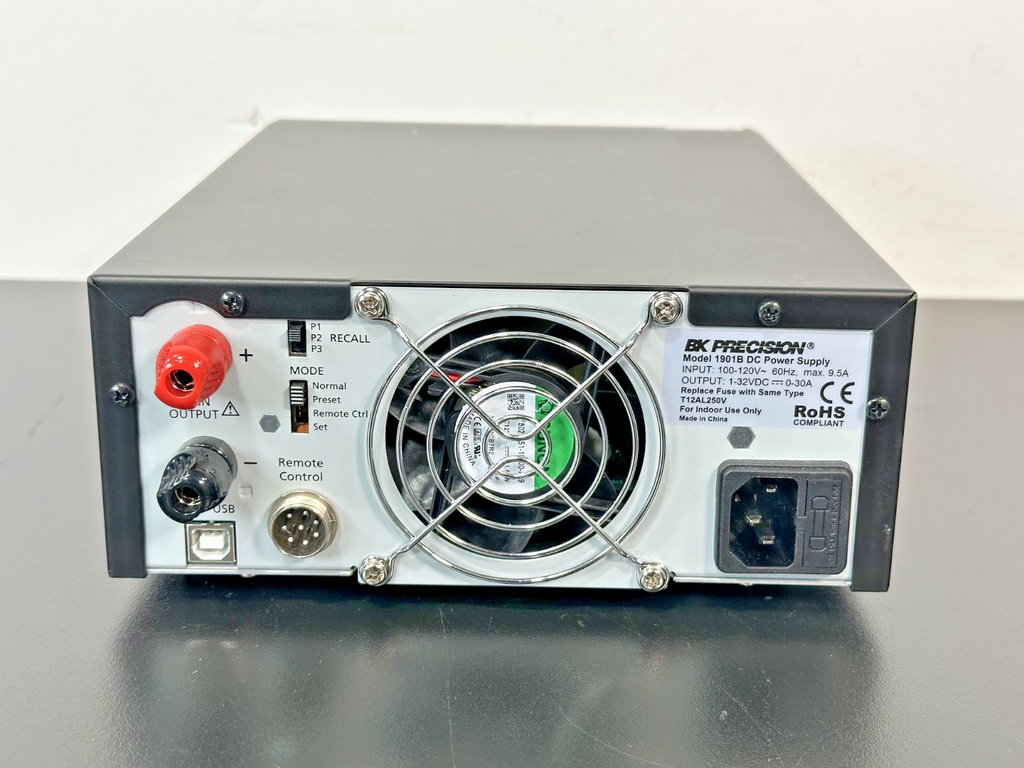 B&K Precision 1901B 1 32V 30A Switching DC Power Supply Powers On1