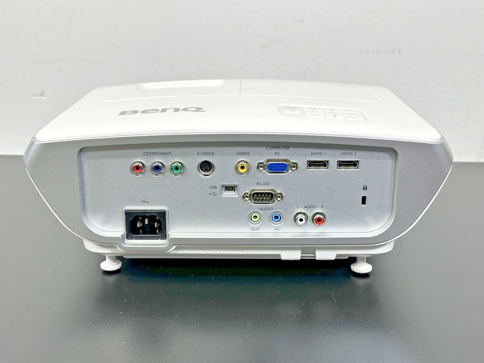 BenQ W1060 1080p DLP Home Theater Projector 2000 Lumens w/ Case Working4