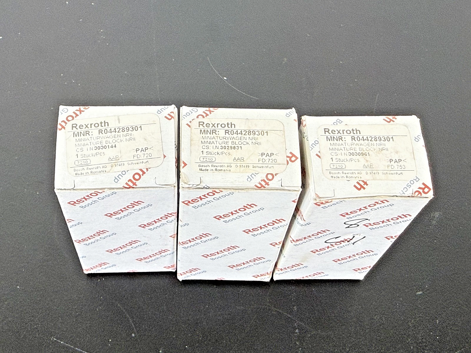 Rexroth R044289301 Miniature Linear Guide Block NRII Lot of 32