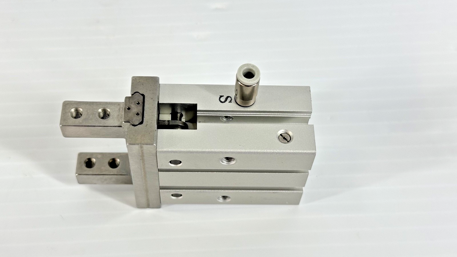 SMC MHZ2 20S Single Acting Parallel Pneumatic Air Gripper w/ Fingers1