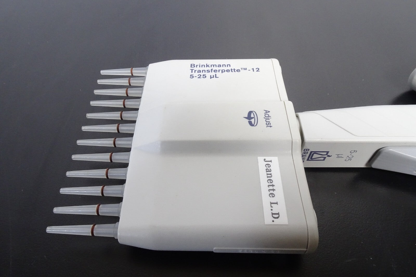 Brinkmann Transferpette 5 25uL   12 Channel Manual Pipette1
