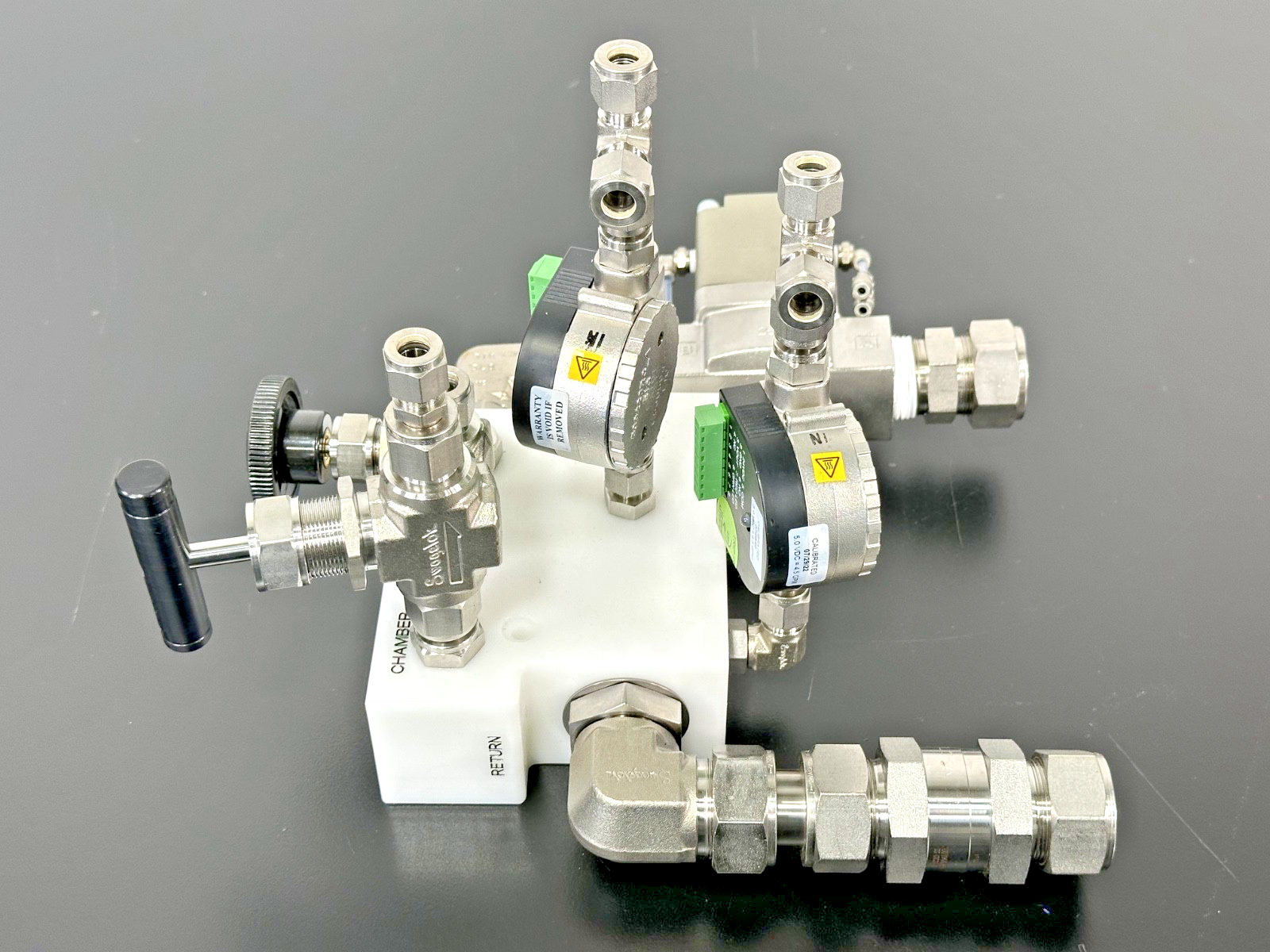 Swagelok SS 18RS8 Manifold w/ Proteus 9504S4P8 Flow Sensors & SMC Valve1