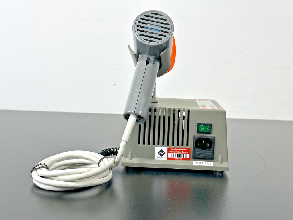 Thorlabs UV75 560 High Power UV Curing Light System with Handpiece Powers On2