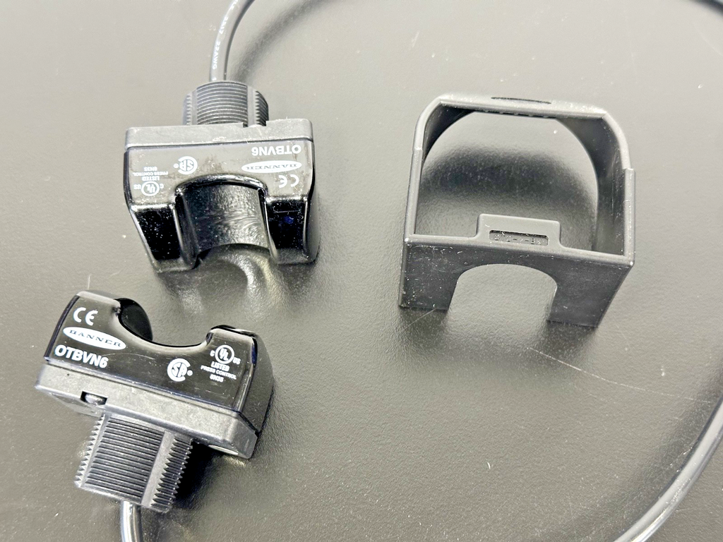 Banner OTBVN6 Opposed Mode Photoelectric Sensor Pair w/ OTC 1 BK Bracket1