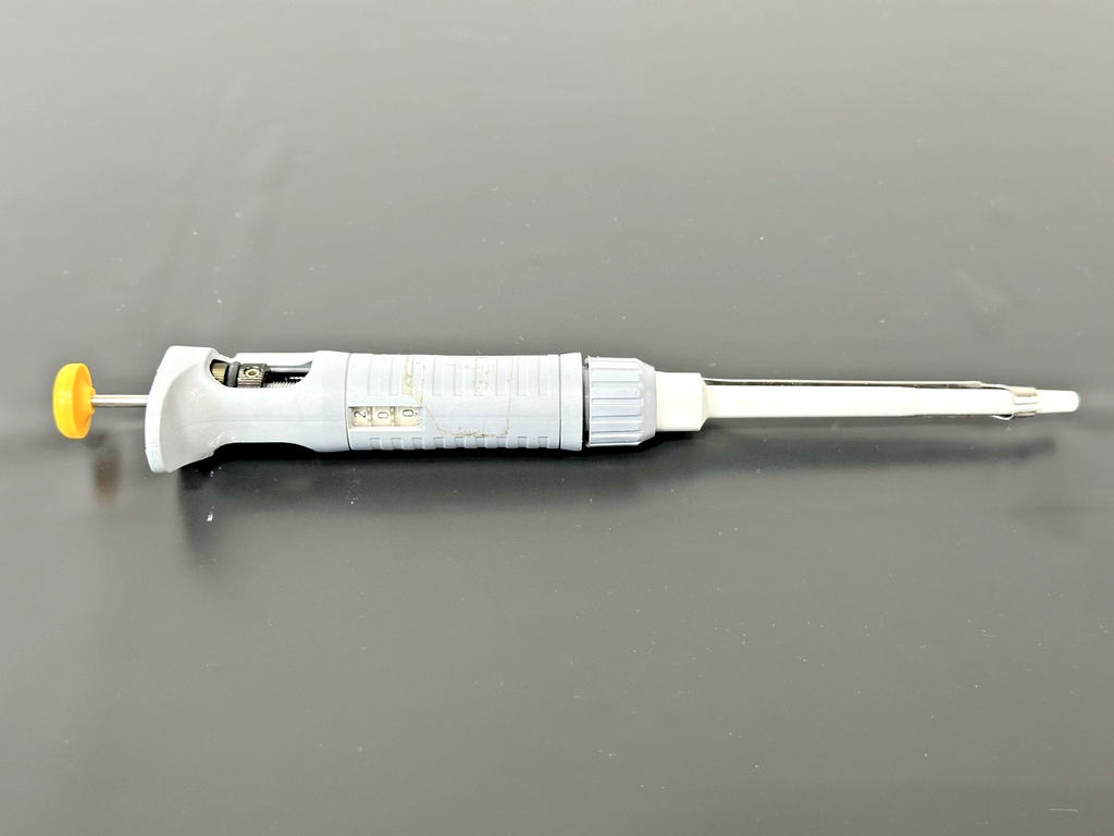 Denville Adjustable Micropipette 20 200µL Single Channel Pipettor1