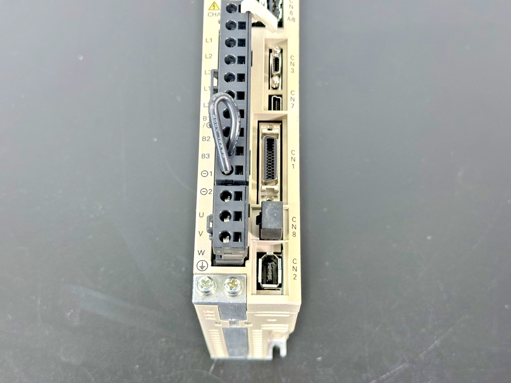 Yaskawa SGDV 1R6A11A SERVOPACK 200V 200W AC Servo Drive Amplifier2