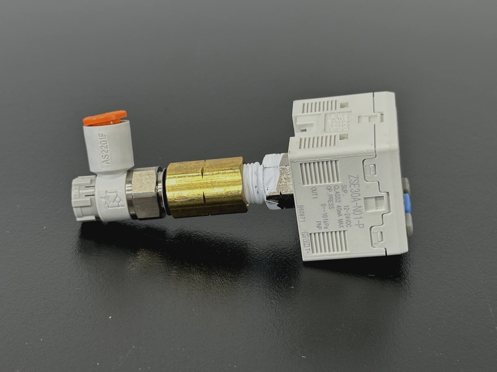 SMC ZSE30A N01 P Digital Pressure Switch Sensor w/ Pneumatic Fitting2
