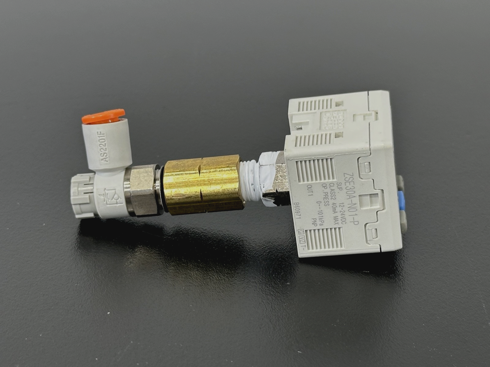 SMC ZSE30A N01 P Digital Pressure Switch Sensor w/ Pneumatic Fitting2