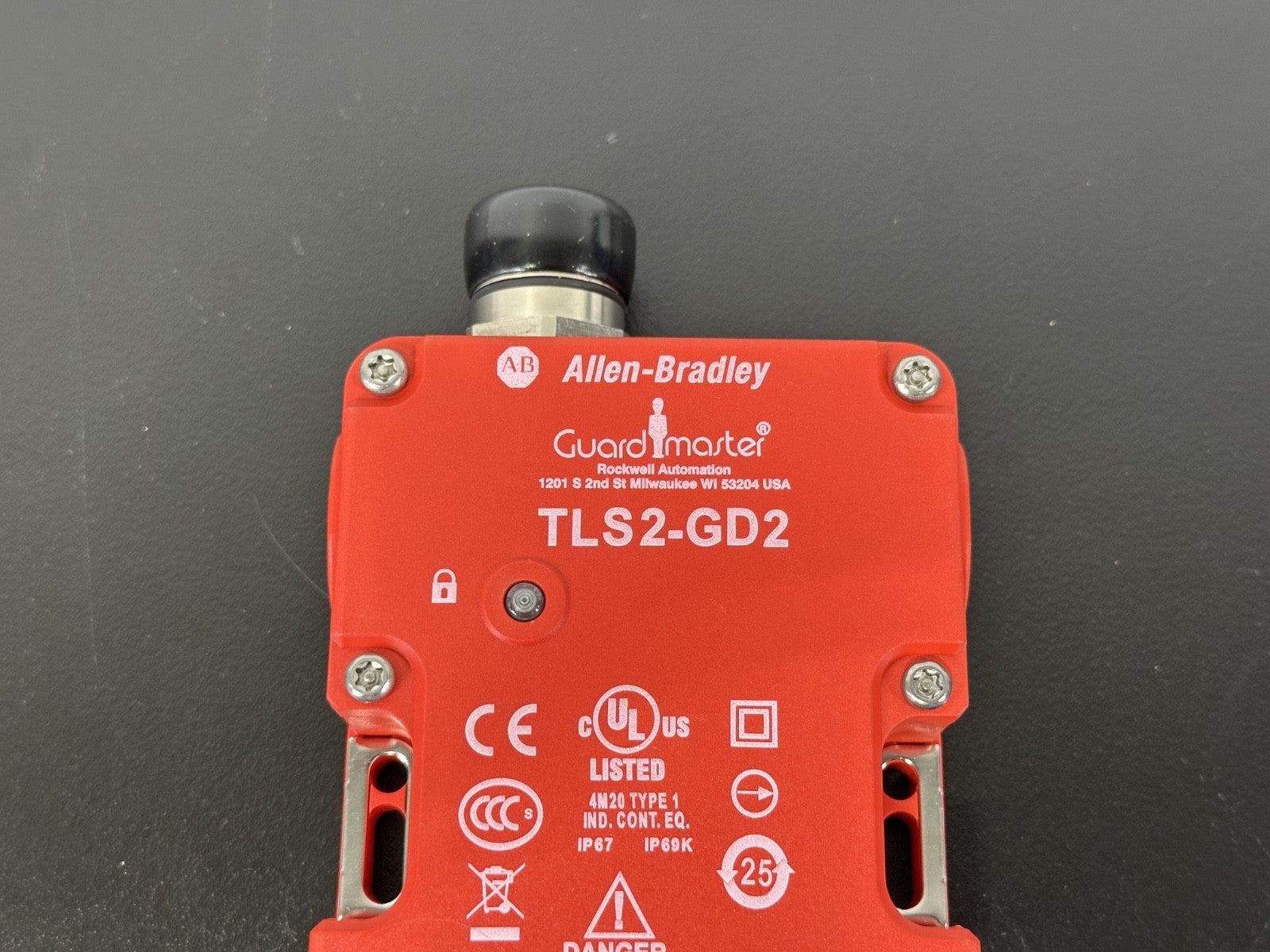 Allen Bradley Guardmaster TLS2 GD2 440G T27239 Safety Interlock Switch1