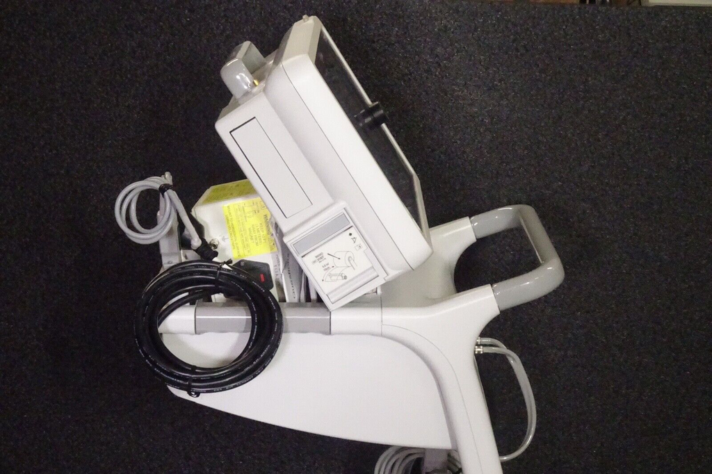 INVIVO Expression 453564099871 Patient Monitor wIth Rolling Stand4