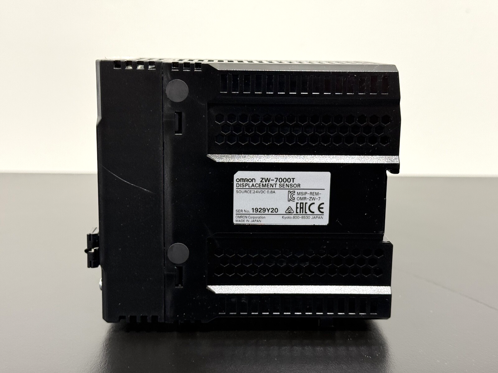 OMRON ZW 7000T  Fiber Optic displacement Sensor2