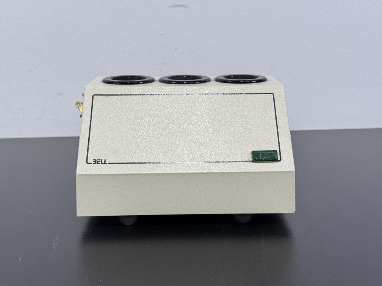Innovative Medical Systems RECHARGER 3 Port Medical Dental Battery Charger0