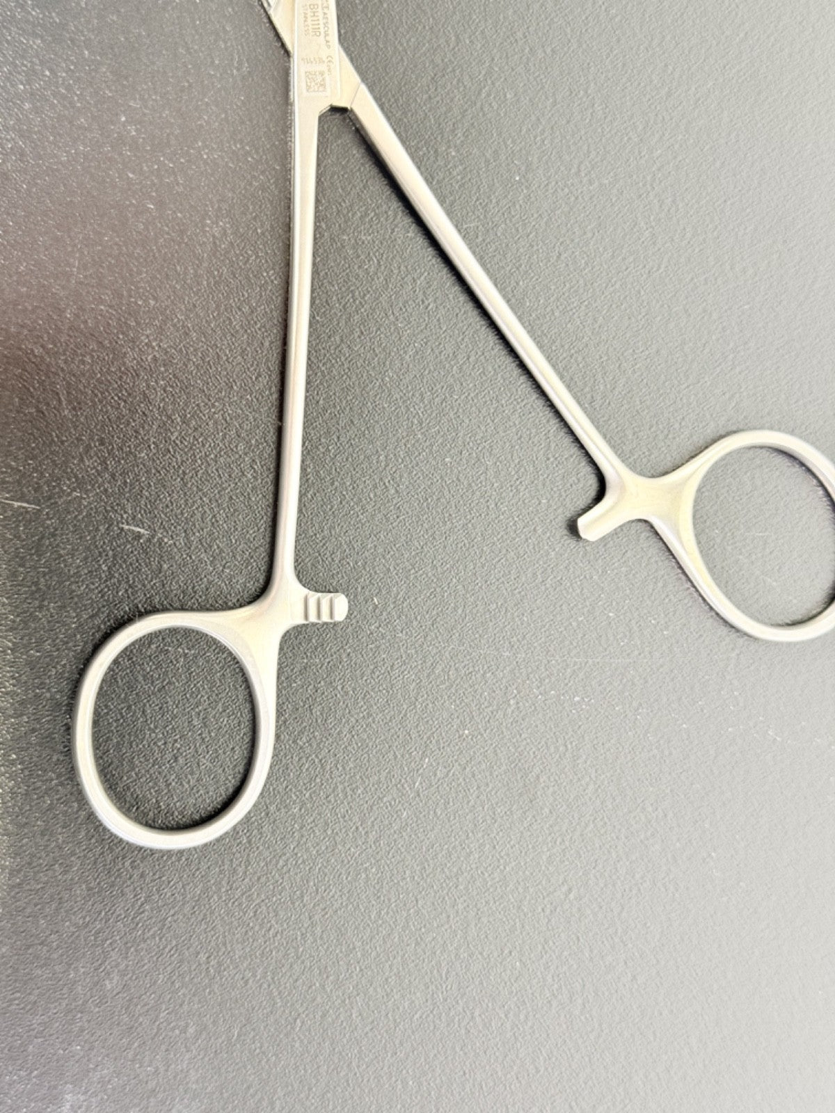 Aesculap BH113R Stainless Surgical Hemostat Clamp 5.5" Curved3