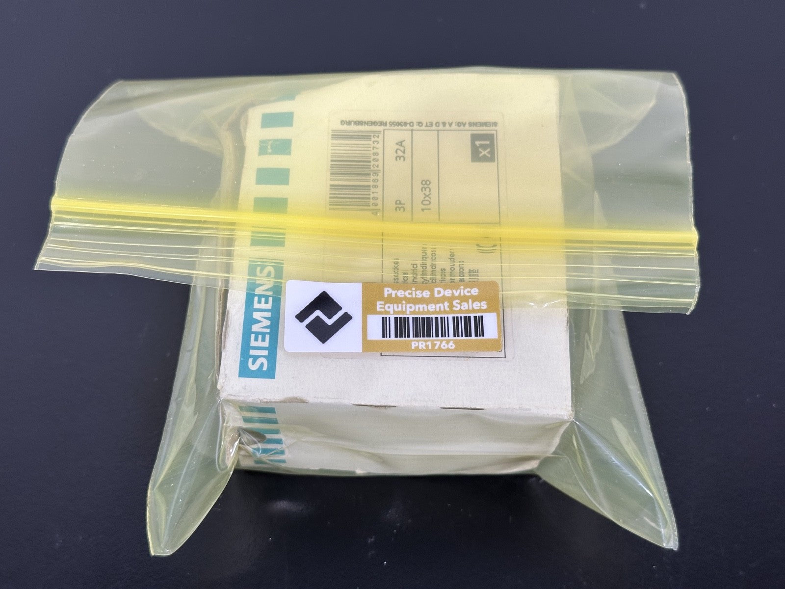Siemens 3NW7031 3 Pole 32A Fuse Holder 10x38 DIN Rail Mount w/ Box4