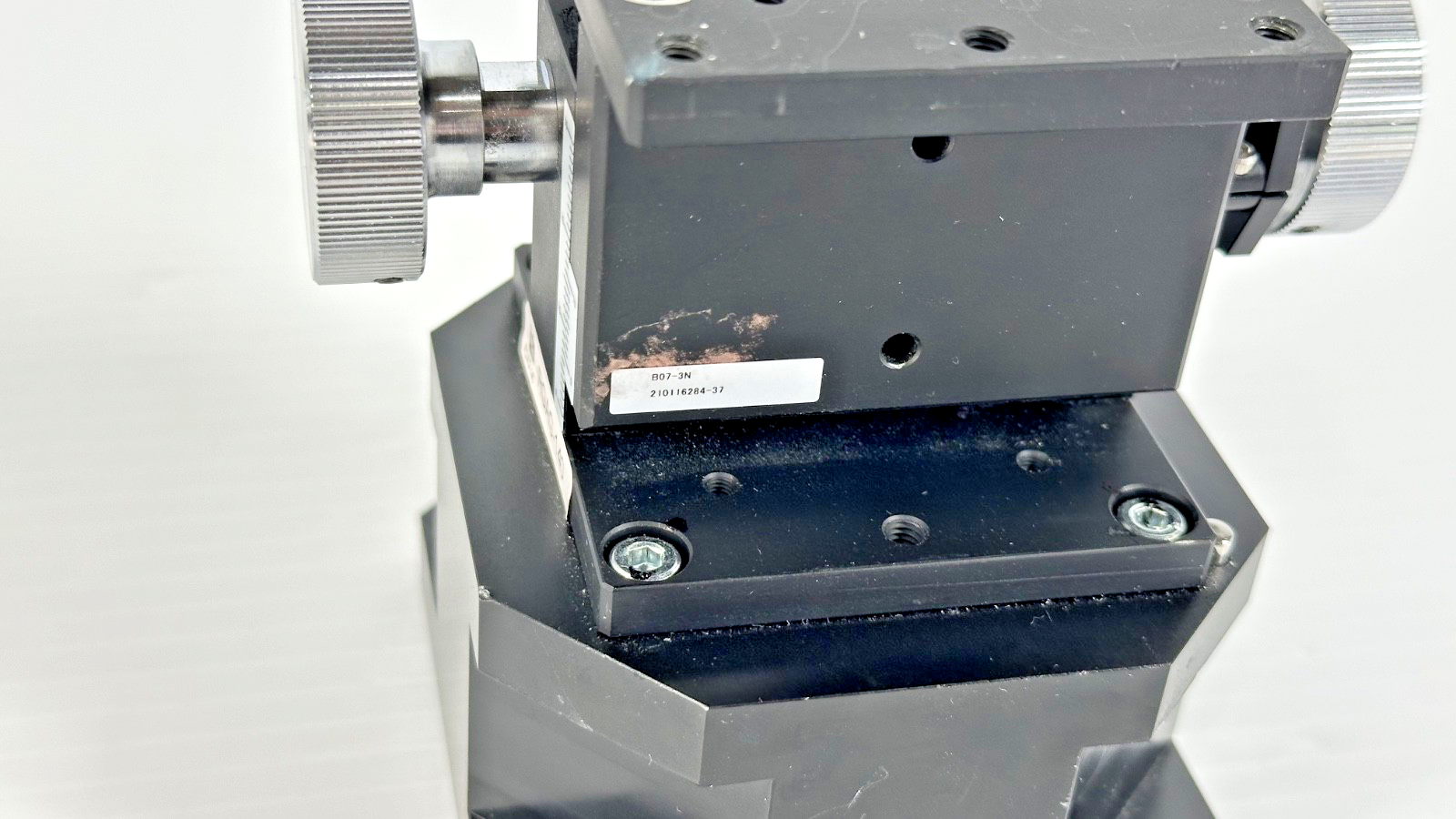 Suruga Seiki B07 3N Manual Z Axis Dovetail Positioning Stage Assembly5