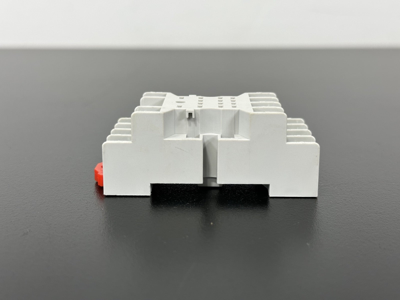 Eaton D2PA6 SER.B1 6 Pole Relay Socket Base 10A 300V DIN Rail Mount1