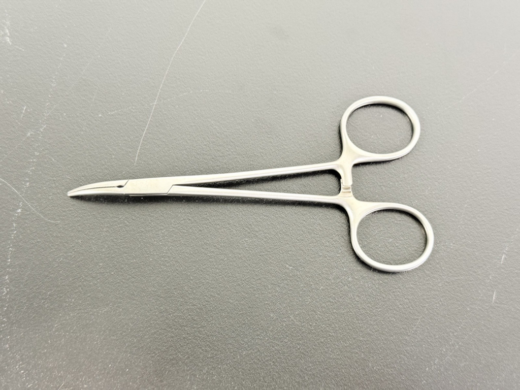 Aesculap BH113R Stainless Surgical Hemostat Clamp 5.5" Curved0